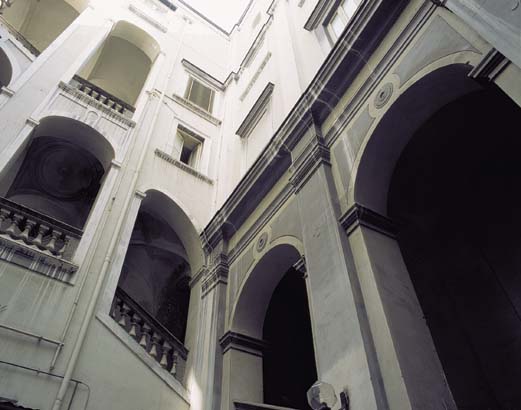 Un angolo del cortile di Palazzo Latilla