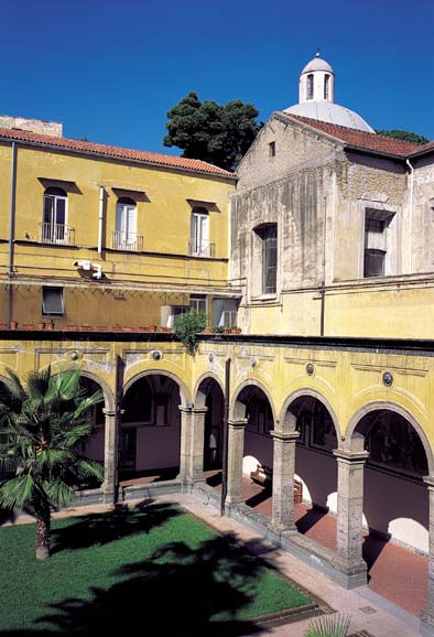 Un angolo del chiostro del convento di S. Maria degli Angeli alle Croci