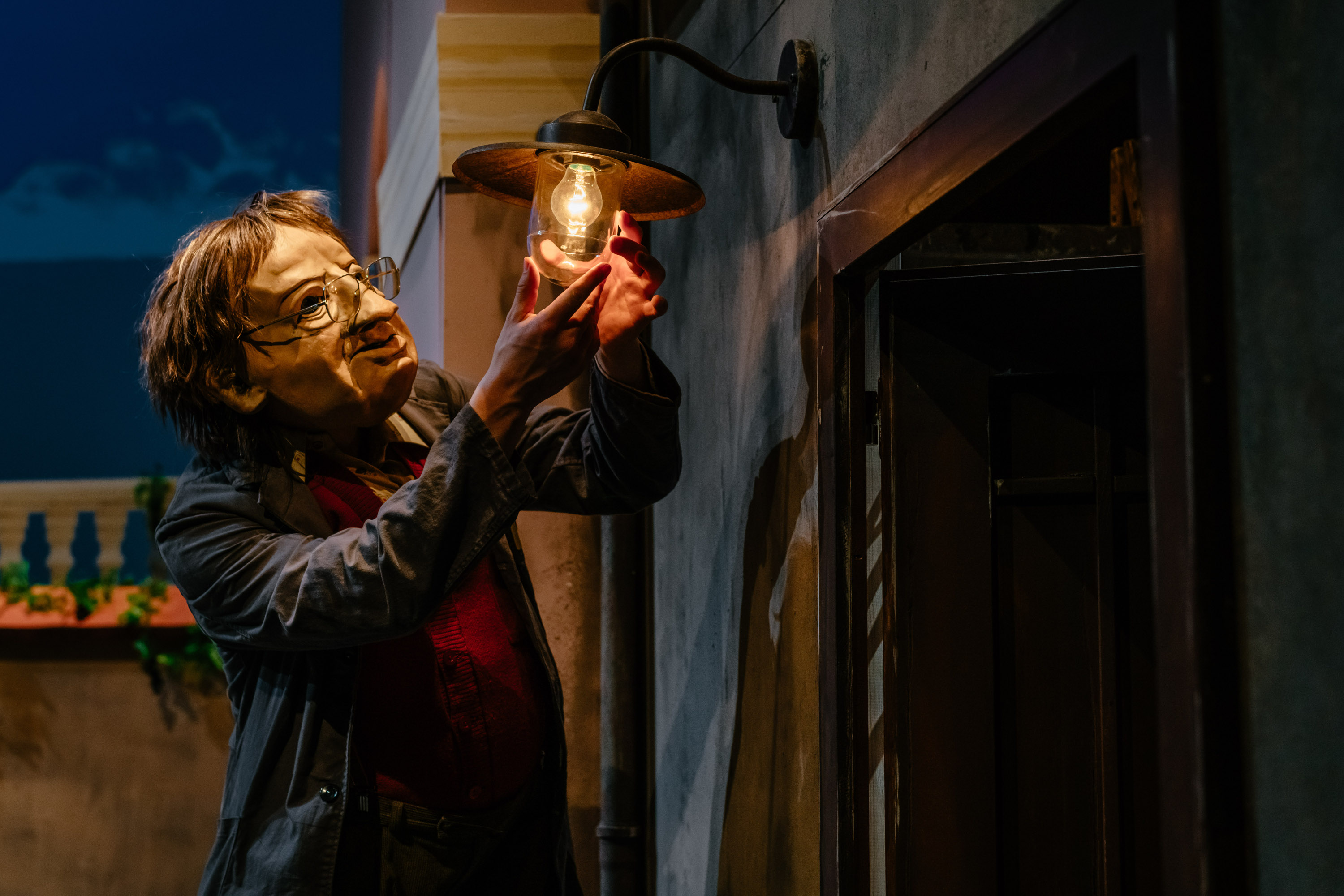 Immagine relativa al contenuto 'Feste' in scena al Teatro Bellini