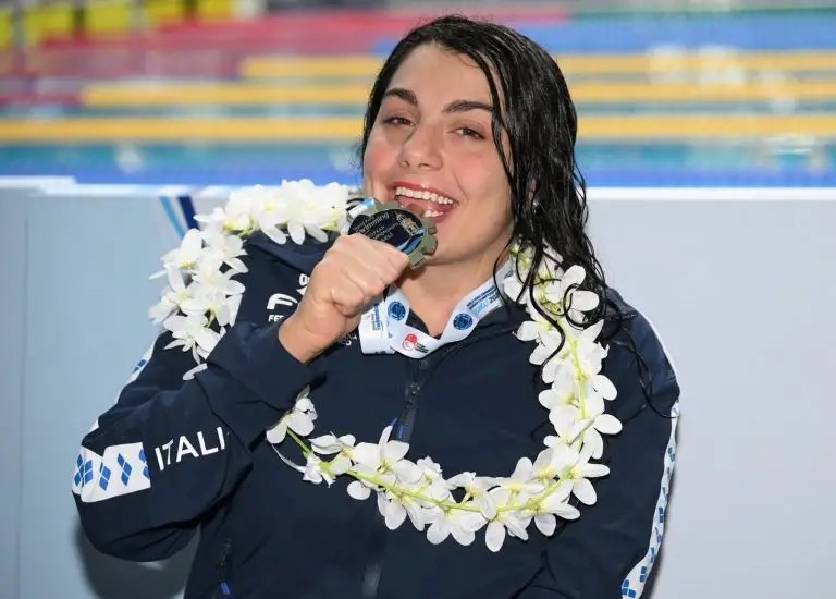 Angela Procida campionessa nuoto federiciana