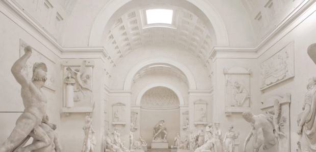 statue in una sala di un museo