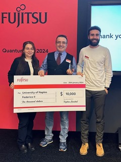 Ricercatori che ritirano il premio 