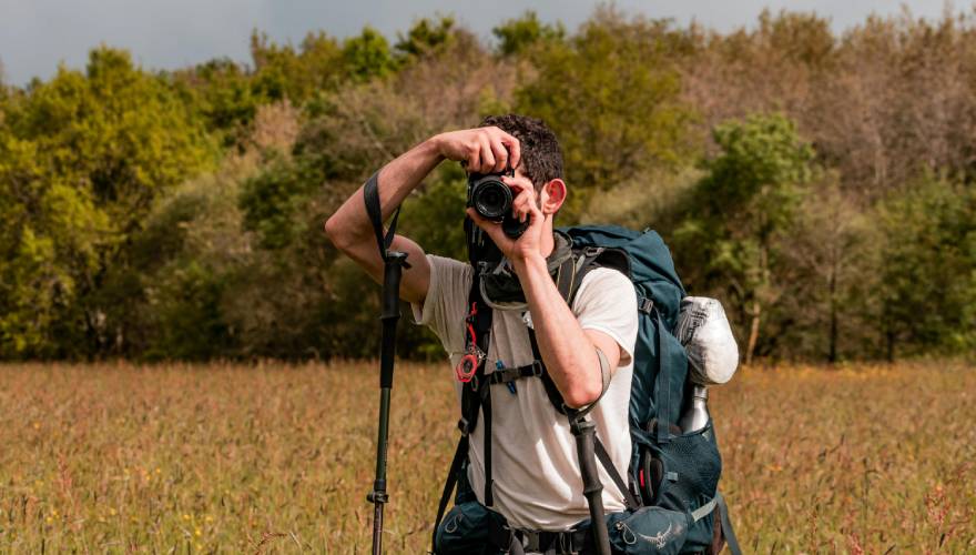 uomo che fotografa (pexels-maxime-chartier-558320009-16783455)