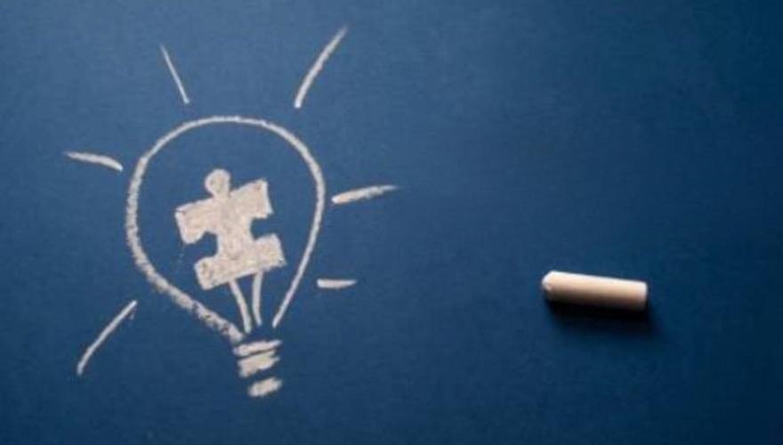 lampadina disegnata con il gesso