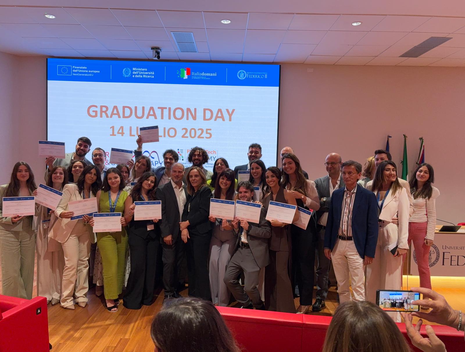 foto di gruppo dei diplomati Pharmatech Academy 2025