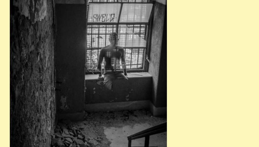 uomo in carcere
