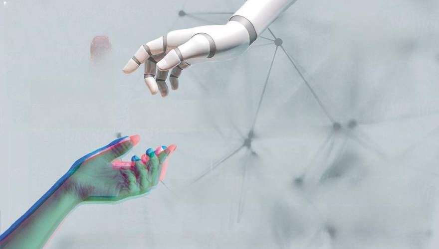due mani di cui una robotica che si incontrano