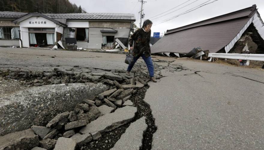 effetti del terremoto di Nagano nel vicino villaggio di Hakuba fonte EPA